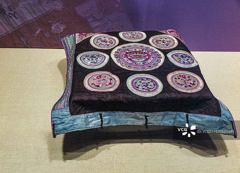 爱的瑰宝，贵州少数民族背扇精品图片素材