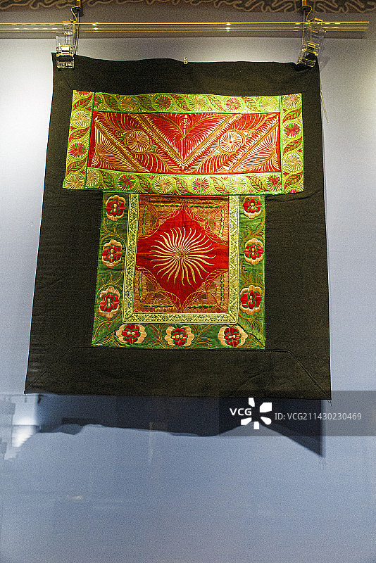 爱的瑰宝，贵州少数民族背扇精品图片素材