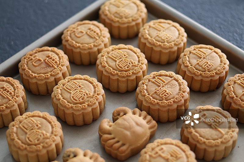 蛋黄莲蓉月饼 中秋图片素材