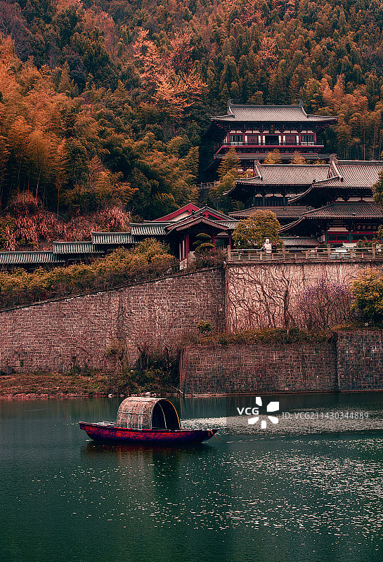 香山寺放生池图片素材