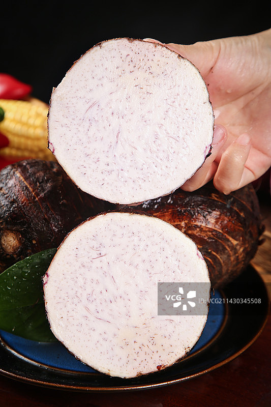 深底上的荔浦芋头图片素材