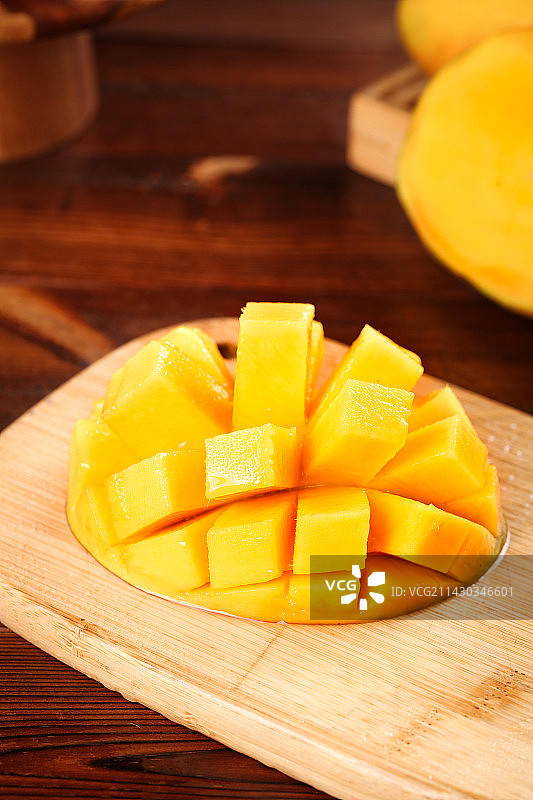 木底上摆放着爱文芒图片素材