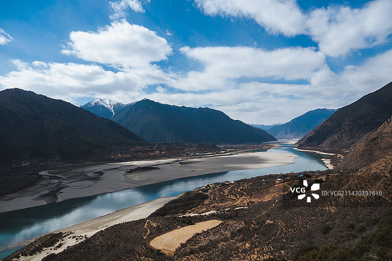 西藏雅鲁藏布江大峡谷风景图片素材