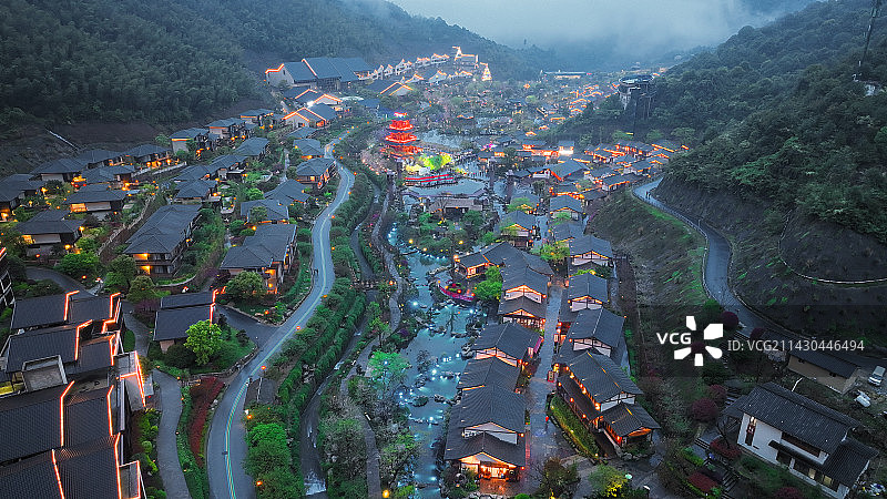 烟雨蒙蒙葛仙村图片素材