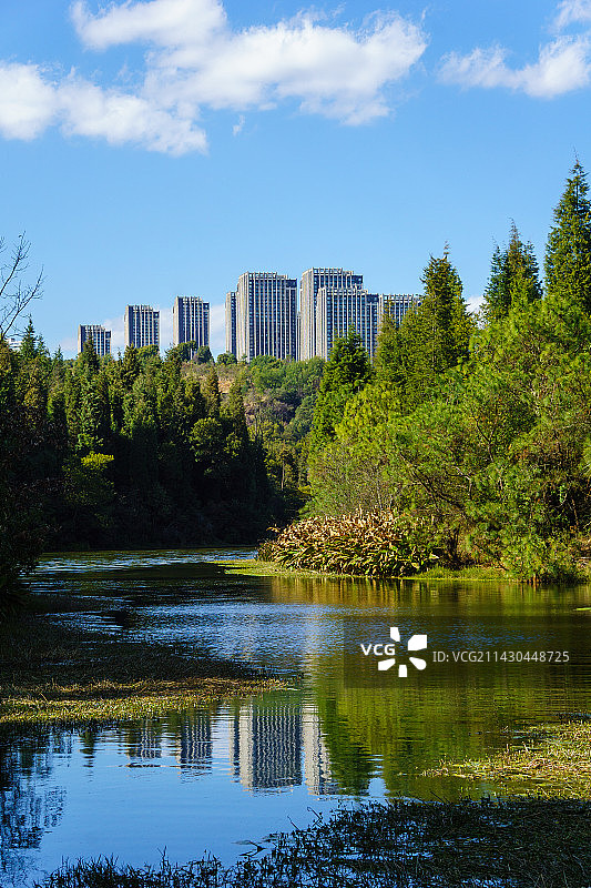 昆明市安宁市太平新城玉龙湾康谷白鹭岛湖景图片素材