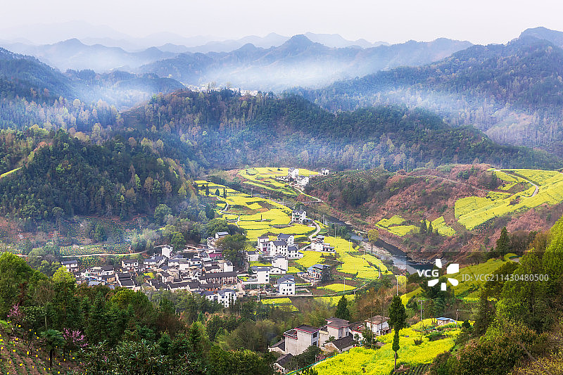歙县石潭油菜花徽派建筑图片素材