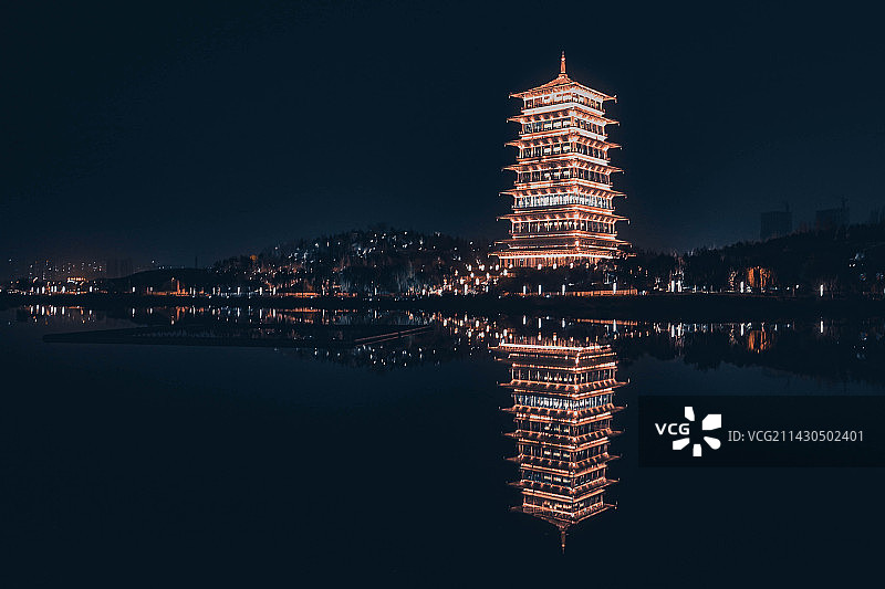 夜色下的长安塔图片素材