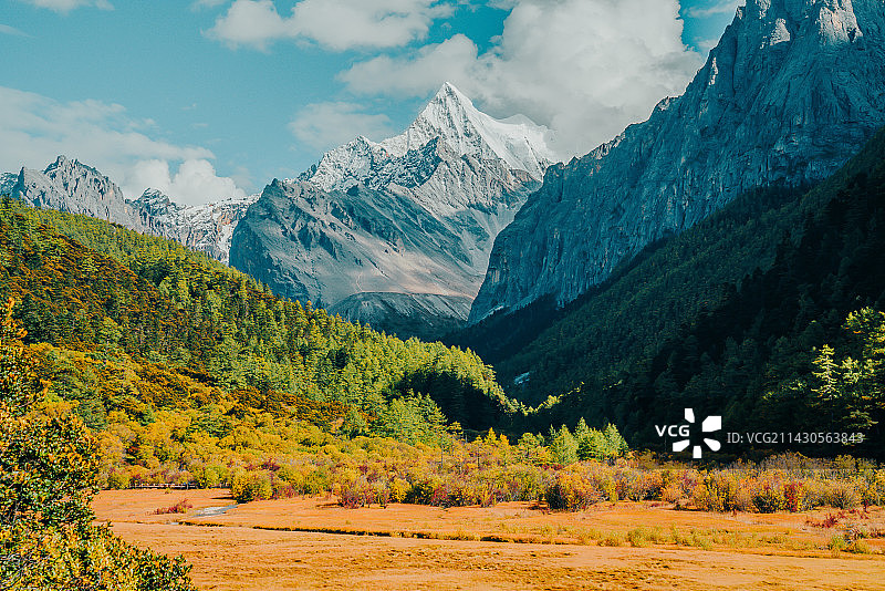 川藏线甘孜稻城亚丁风光图片素材