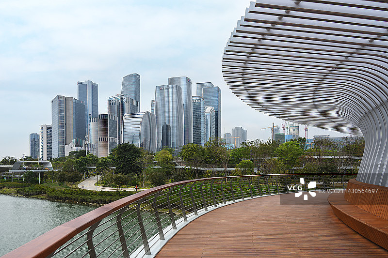 深圳前海CBD建筑群和桂湾公园图片素材