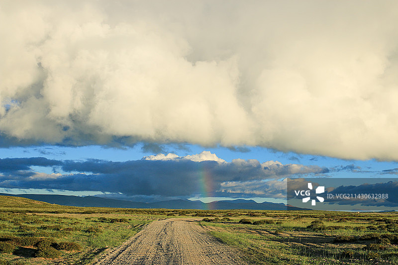 阿里玛旁雍错朝霞与彩虹图片素材