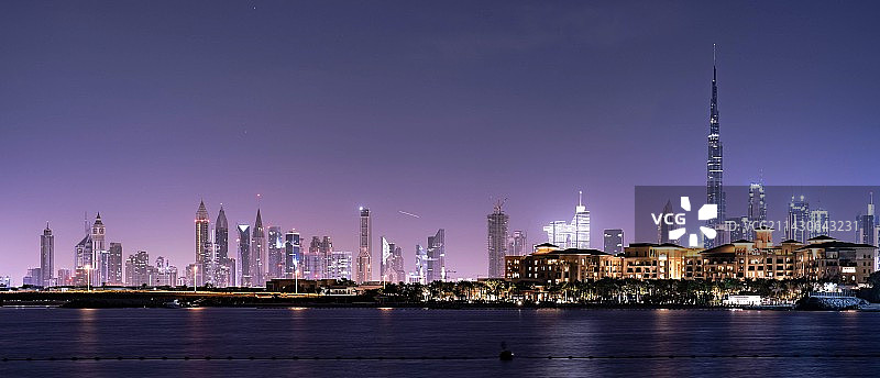 迪拜哈里发塔天际线蓝调时刻图片素材