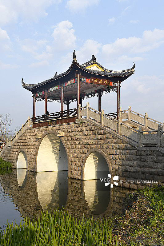 江苏泰州兴化市里下河国家湿地公园卧波桥图片素材