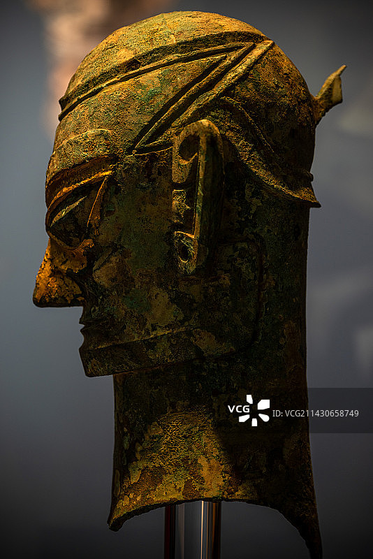 三星堆 戴金面罩 铜人头像侧面图片素材