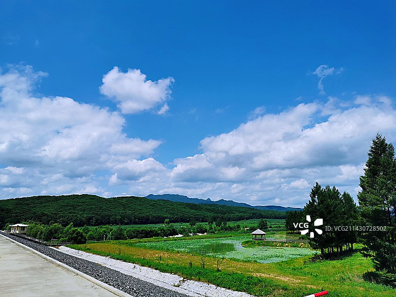 宫崎骏的田野图片素材