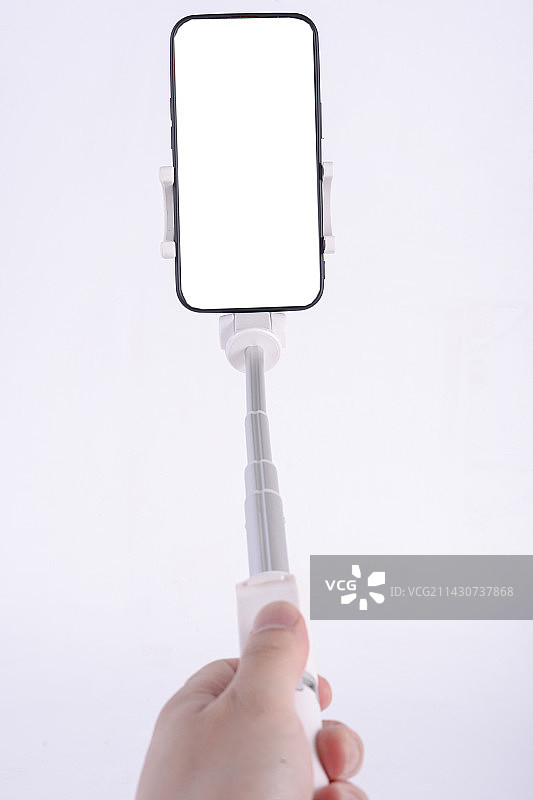 手拿自拍杆图片素材