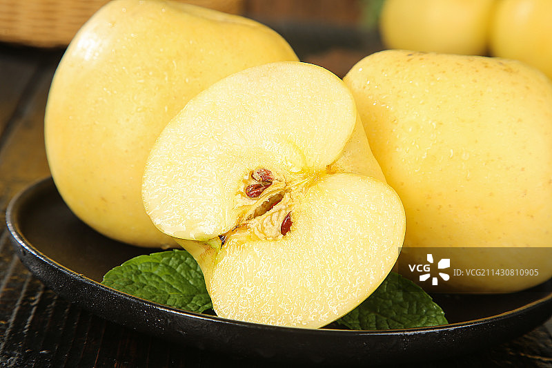 深底上的奶油富士图片素材