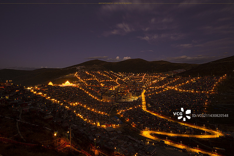 夜色色达图片素材