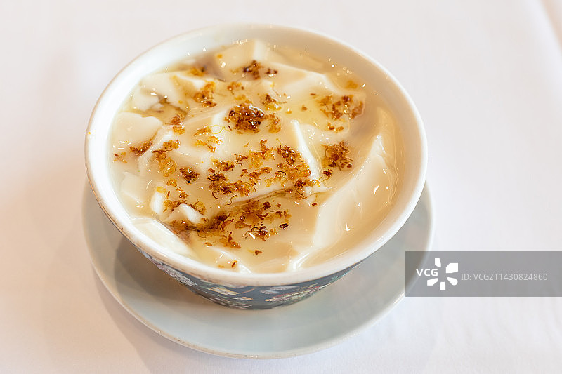 中国广东粤式早茶点心桂花蜜豆腐花图片素材