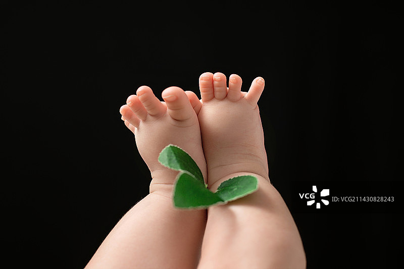 新生儿婴儿宝宝满月百天艺术照图片素材