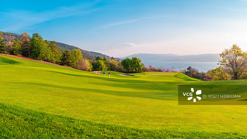 春城湖畔度假村球场图片素材