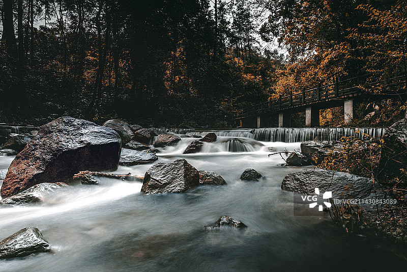 庐山秀峰瀑布水流龙潭慢门丝绢流水图片素材