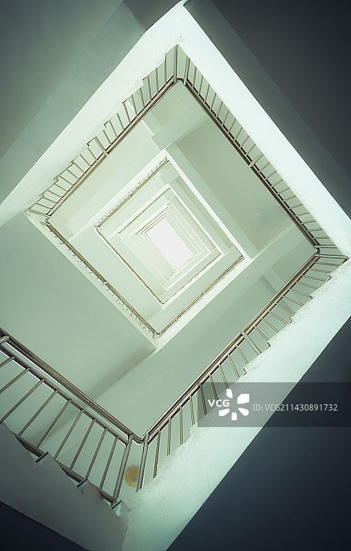 螺旋楼梯正上方图片素材
