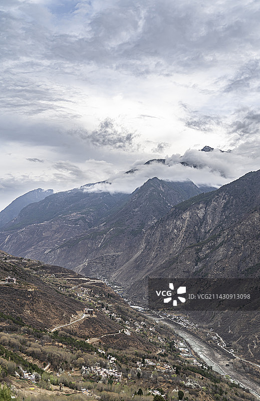 甲居藏寨俯瞰大金川图片素材