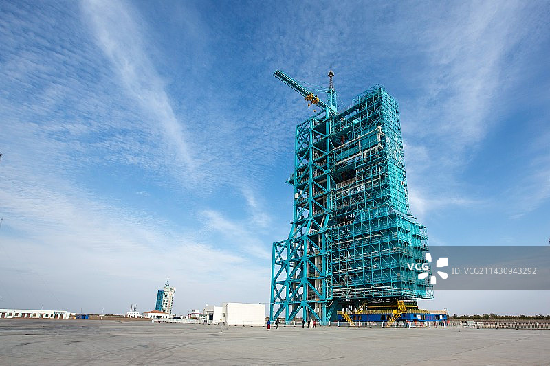 东风航天城蓝天白云卫星发射塔图片素材