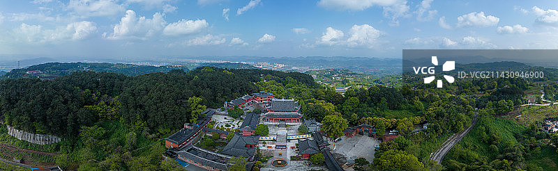 蓝天白云下的重庆巴南云篆山云篆寺全景图片素材