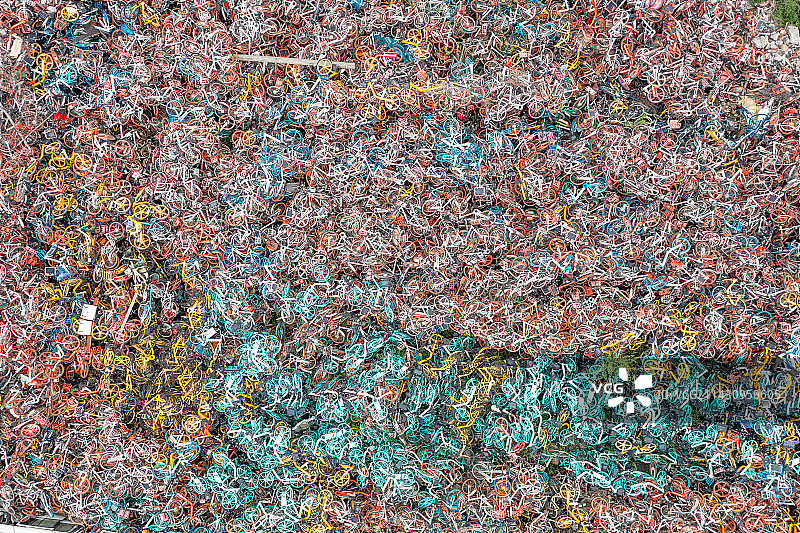 上海郊区废弃共享单车堆放地航拍图片素材