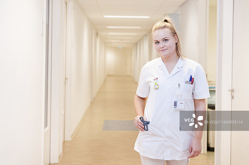 带着呼叫器的护士肖像图片素材