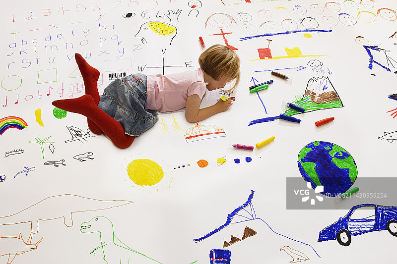 女孩画的图片素材