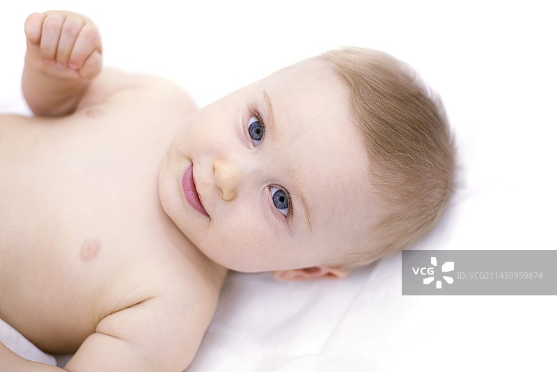 躺着的宝宝肖像图片素材