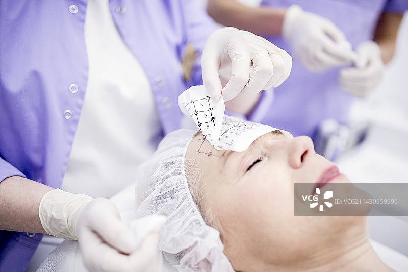 从前额移除网格纸图片素材