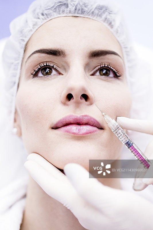 女人面部注射图片素材
