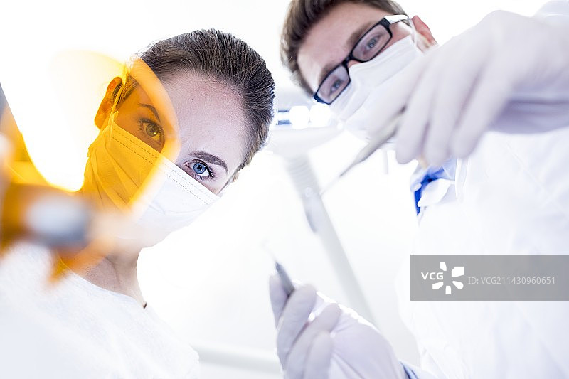 牙医和牙科助手图片素材