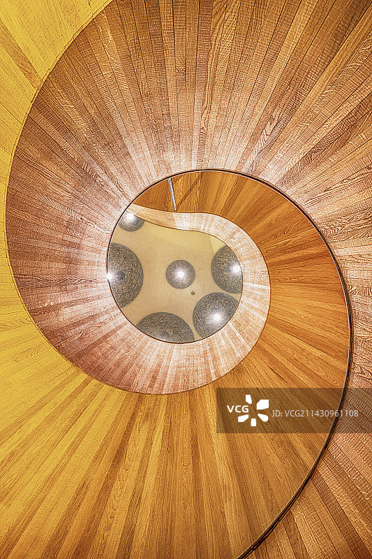 英国室内旋梯设计黄金比率图片素材