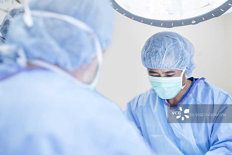 医生进行手术图片素材
