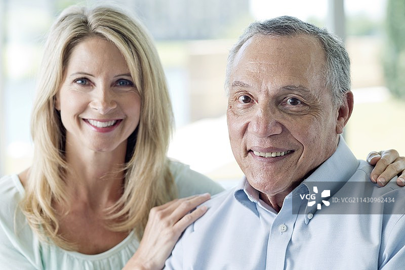 年长的男人和中年妇女图片素材