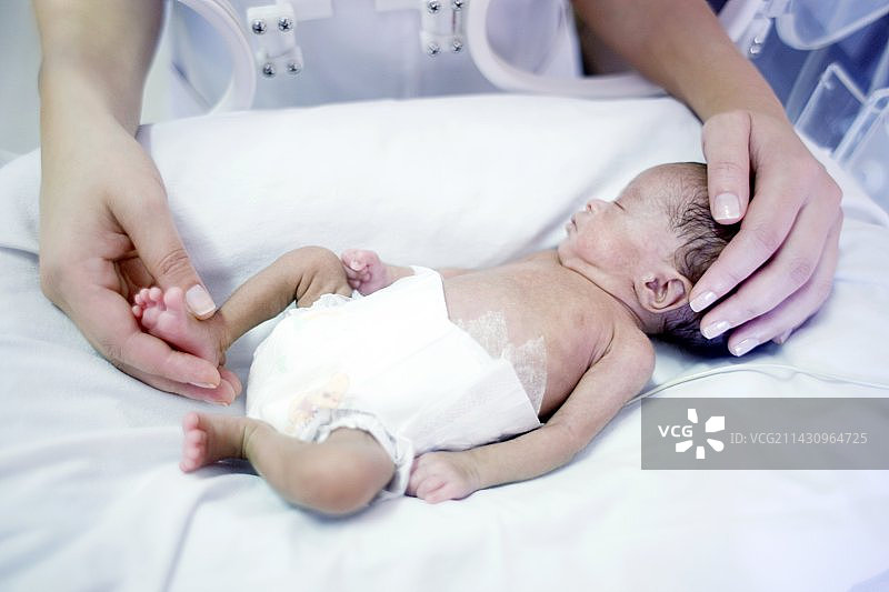 护士和早产儿图片素材