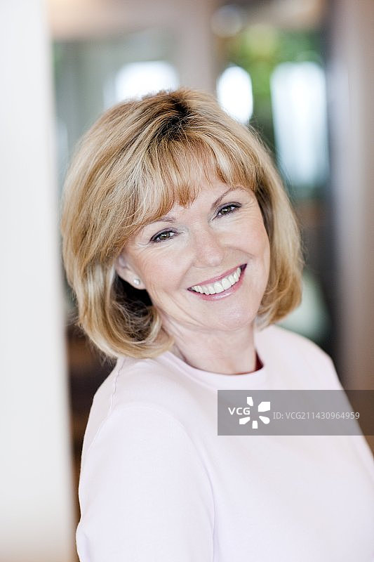 快乐的老年女性图片素材