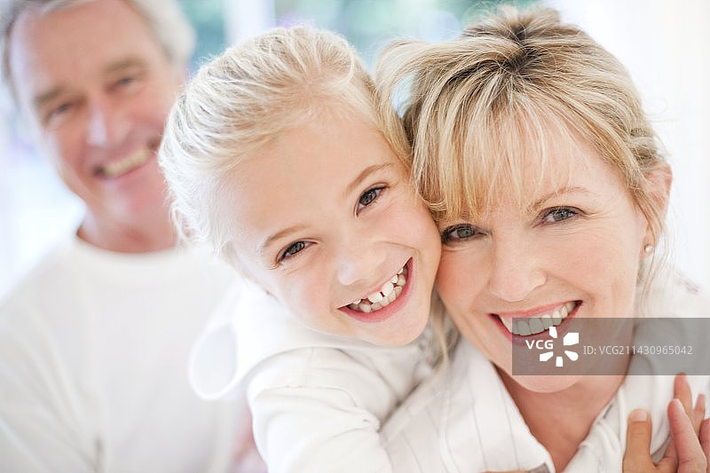 祖父母和孙女图片素材