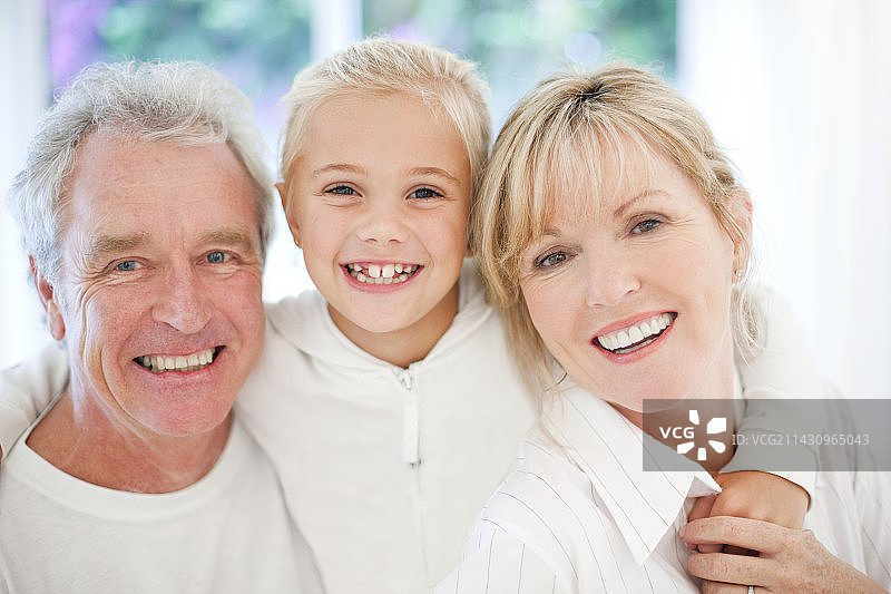 祖父母和孙女图片素材