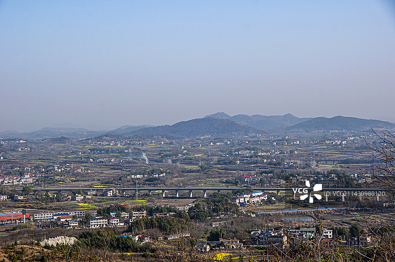 湖北黄冈浠水县山区高架公路图片素材