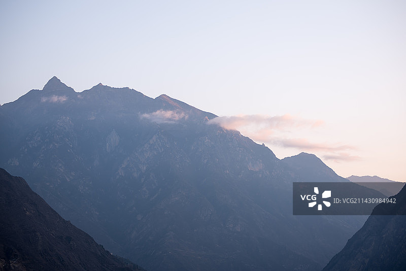 高原大山晨曦风景图片素材