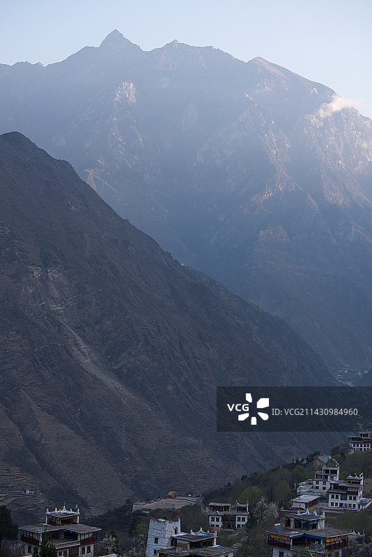高原大山晨曦风景图片素材