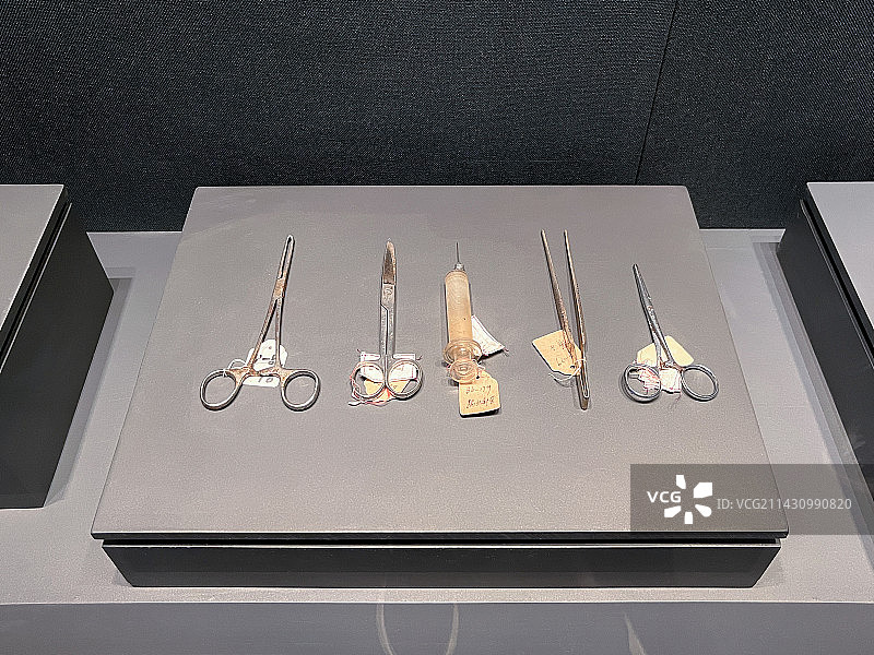 解放战争中使用的医疗器械，淮海战役纪念馆，江苏省徐州市图片素材