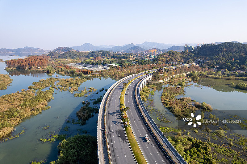 临安青山湖公路图片素材