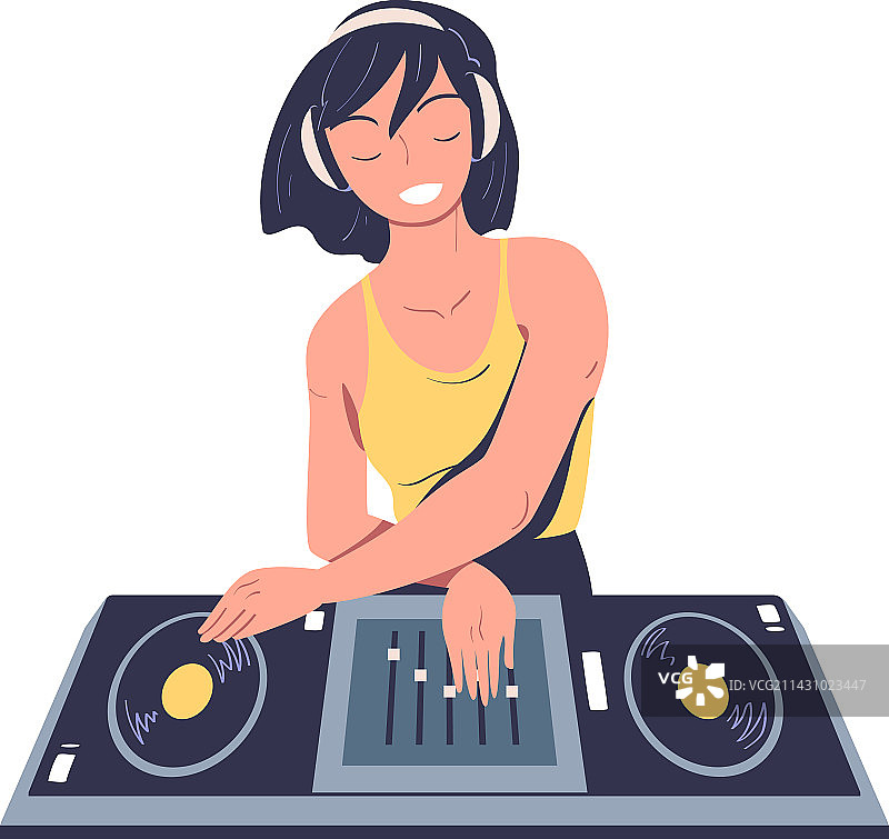 在调音台播放音乐的女性俱乐部DJ图片素材