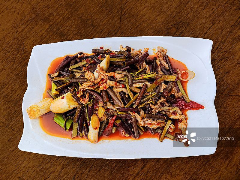 饭店炒菜蕨菜炒肉丝图片素材